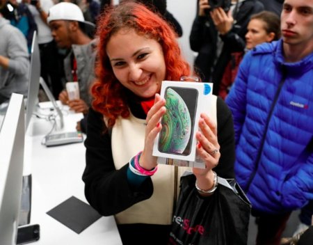 В Брянске любители iPhone раскупили все новые модели за сутки