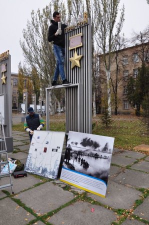 Киевляне собрались и восстановили мемориал танкистам ВОВ (ФОТО)