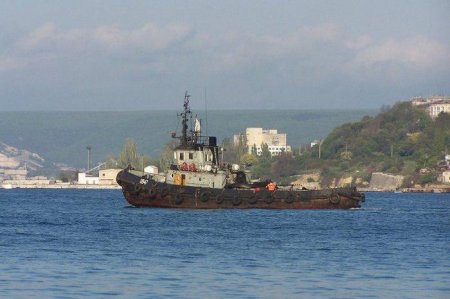Киев устроил провокацию: Три украинских военных корабля незаконно зашли в территориальные воды России. Произошёл корабельный таран