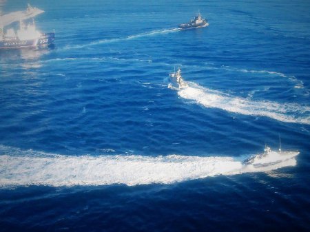 Киев устроил провокацию: Три украинских военных корабля незаконно зашли в территориальные воды России. Произошёл корабельный таран