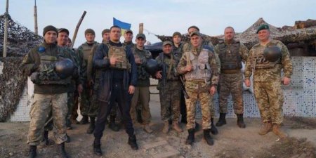 Боксер Усик навестил украинских карателей на Донбассе