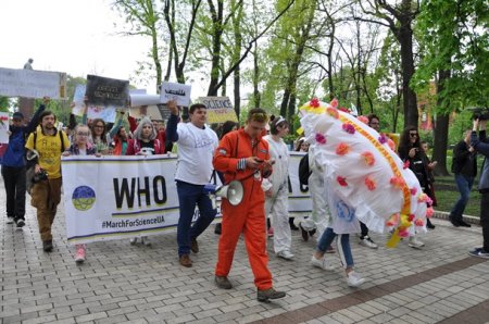 В Киеве ученые "запускали" в космос вареник, но он не полетел