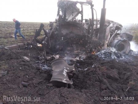 Кровавая жатва: на Донбассе трактористы подорвались на мине, работая в поле (ФОТО)