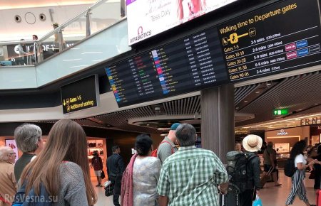 Тысячи пассажиров застряли в аэропортах Лондона из-за сбоя системы (ФОТО, ВИДЕО)