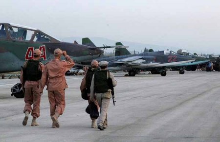 Комплексы ПВО российской авиабазы Хмеймим в Сирии сбили два беспилотника террористов