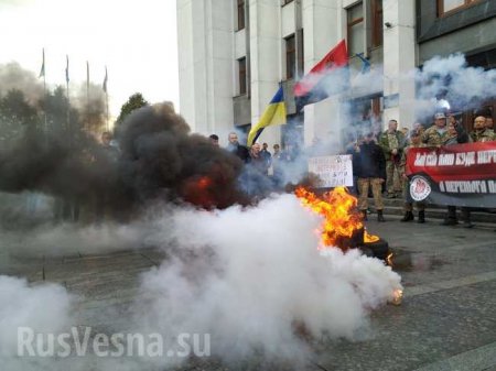 «Нет капитуляции»: в Тернополе военные устроили «майдан» и выдвинули ультиматум власти (ФОТО, ВИДЕО)