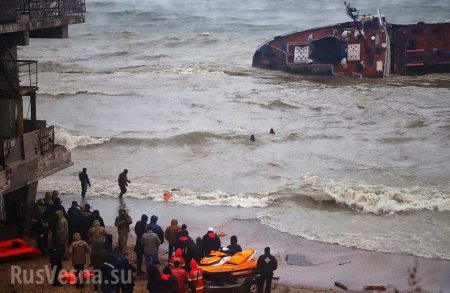 Авария танкера под Одессой: экологическая ситуация ухудшается (ФОТО)