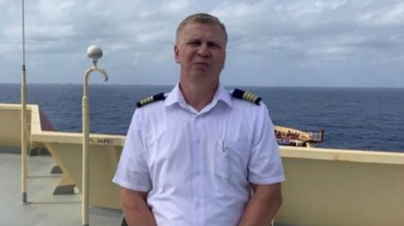 Украинский капитан спас в море 27 мигрантов, и теперь его судно не принимает ни один порт в ЕС (ФОТО)