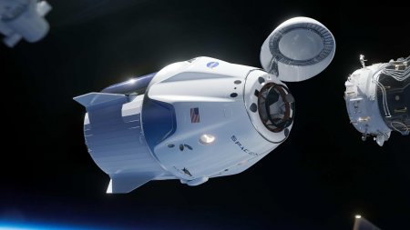 Космический корабль Илона Маска пристыковался к МКС (ФОТО, ВИДЕО)