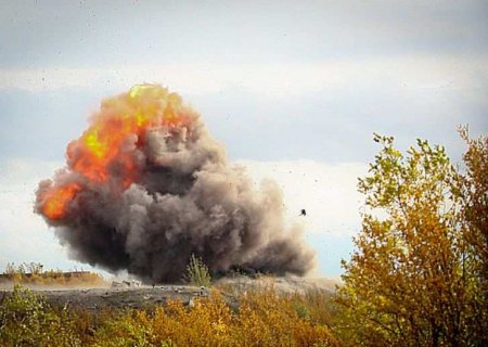 Серия мощных взрывов прогремела на Донбассе