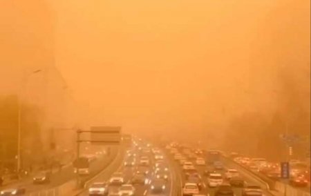 Жёлтый уровень опасности: столица Китая задыхается в песчаной буре (ВИДЕО)