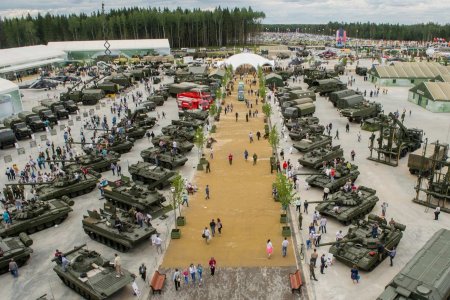 Делегация ДНР посетила Международный военно-технический форум