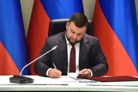 Глава ДНР вручил ключи от квартир спасателям Республики (ФОТО)