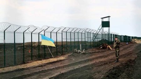 «Путин начал гибридный штурм»: Яценюк призвал строить новую «Стену»
