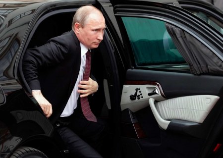 Путин за рулём автомобиля заехал за Лукашенко (ФОТО)