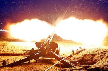 Гаубицы «Мста-Б» уничтожают бронетехнику ВСУ (ВИДЕО)