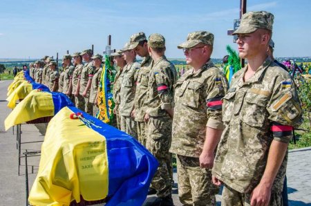 На Украине стремительно разрастаются военные кладбища (ВИДЕО)