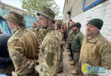 Киев обстрелял пленных боевиков в Еленовке
