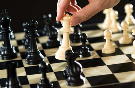 В Федерации шахмат России опровергли информацию о нападении на Анатолия Карпова