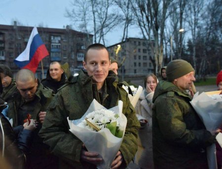 Российские бойцы вернулись из украинского плена (ФОТО)
