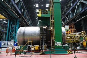 На Атоммаше приступили к сварке замыкающего шва на корпусе атомного реактора для ЭБ-3 АЭС Сюйдапу в Китае