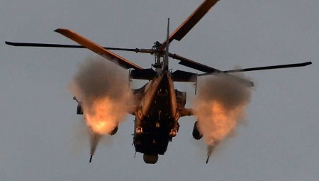Вертолёт Армии России уничтожает бронетехнику врага (ВИДЕО)