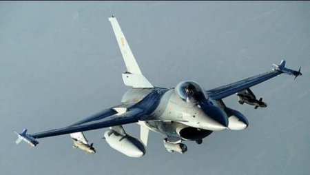 «Шансы выжить ничтожны»: Bloomberg назвал уязвимое место F-16