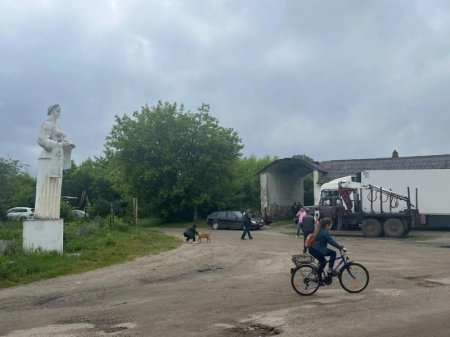 На Львовщине местные жители препятствовали демонтажу советского памятника