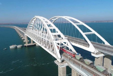 Удар по Крымскому мосту: что известно к этому часу