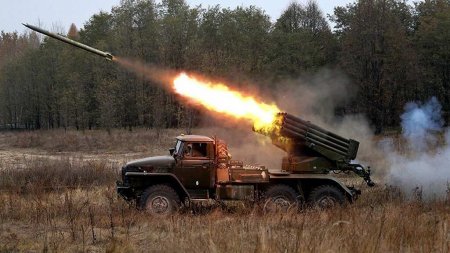 Расчёты «Градов» уничтожают позиции украинских боевиков на купянском направлении (ВИДЕО)