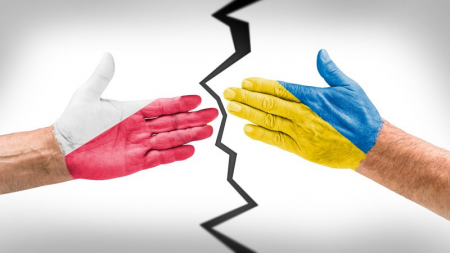 «Нам не нужна старшая сестра!»: украинцы выставили Польше счёт за всё (ФОТО)