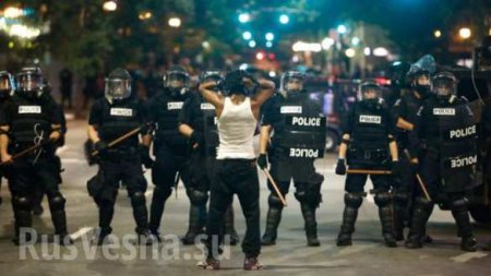 Чрезвычайное положение из-за столкновений населения с полицией в американском городе, введена Нацгвардия (ФОТО, ВИДЕО)
