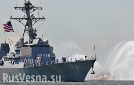 МОЛНИЯ: Боевой корабль ВМС США обстрелян в Йемене