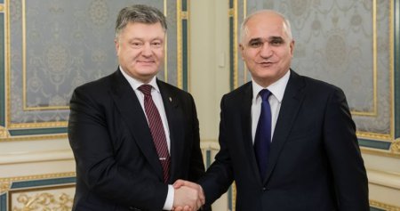 Порошенко обсудил с делегацией Азербайджана сотрудничество в судо- и самолетостроении