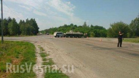 Украинский БТР въехал в белорусский микроавтобус, трое пострадавших (ФОТО) 