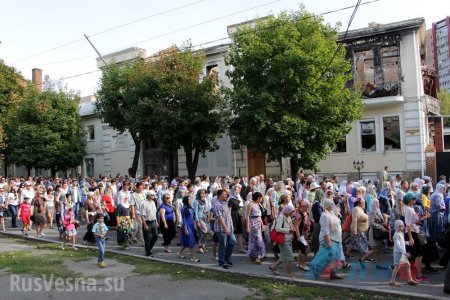 В Луганске Крестным ходом за мир прошли пять тысяч человек (ФОТО, ВИДЕО) 