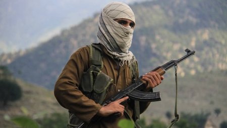 Путин: ситуация в Афганистане ухудшилась из-за борьбы ИГ с талибами