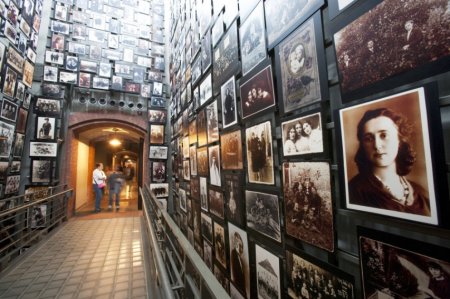 Американский музей Холокоста заявил о росте антисемитизма в Украине и раскритиковал Вятровича