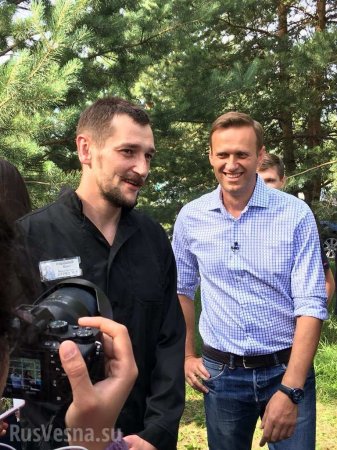 Навальный вышел из колонии (ФОТО)