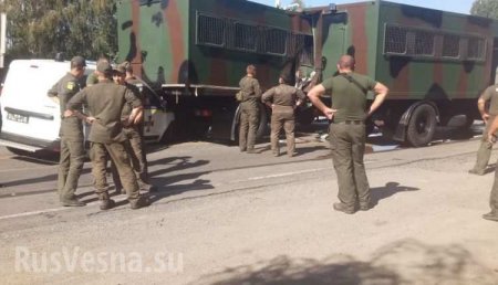 «Паровоз» из разбитой военной техники: Под Киевом разбилась колонна нацгвардии (ФОТО)