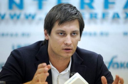 Недокандидат Дмитрий Гудков по приезде в Москву решил размять кулаки на журналистах