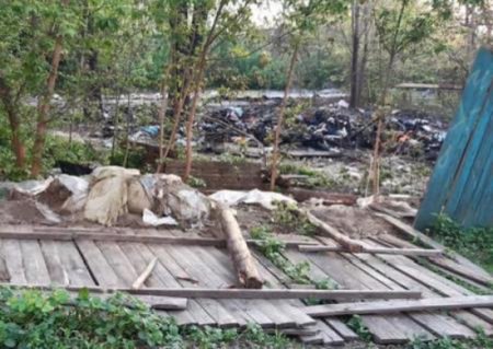 В Киеве националисты избили ромов и сожгли их палатку