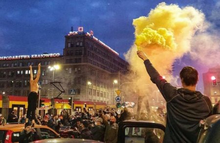 «Это война, уё…!» — Польшу сотрясают многомиллионные протесты под матерным девизом (ФОТО)