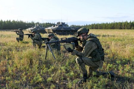 «Россия отводит очень медленно»: министр обороны Украины недоволен Армией РФ
