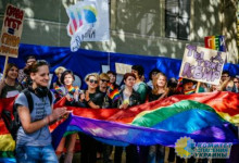 Посольство США в Украине посоветовало американцам обходить гей-парады стороной