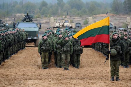 Литва отправила войска к границе с Польшей и Белоруссией