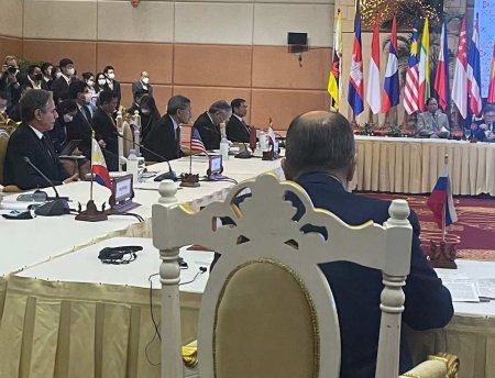 «Пуговицы на месте»: Лавров сообщил, что госсекретарь США Блинкен не «ловил» его в Камбодже (ФОТО)