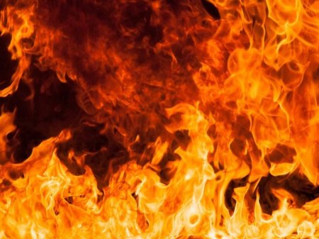 Удары по цели у Днепропетровска: мощный пожар до сих пор не потушен (ВИДЕО)