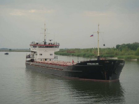 Капитан украинского сухогруза отказался вести судно на родину